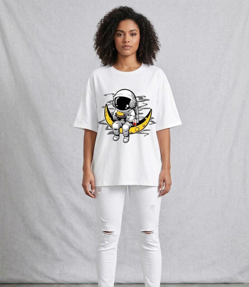 SNACKING ASTRONAUT T-SHIRT