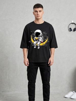 SNACKING ASTRONAUT Oversized T Shirt